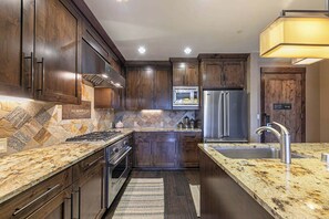 Microonde, piano cottura, lavastoviglie, macchina per tè/caffè