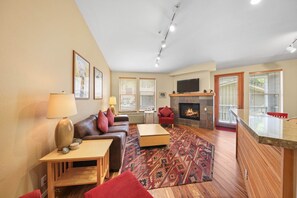 Fernseher, Kamin, DVD-Player, Tischtennisplatte