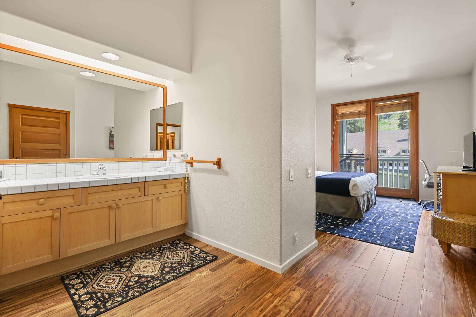 2 室のベッドルーム、デスク、アイロン / アイロン台、WiFi (無料)