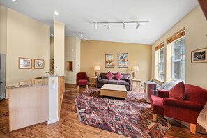 Fernseher, Kamin, DVD-Player, Tischtennisplatte