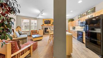 Televisio, takka, DVD-soitin, pöytätennispöytä