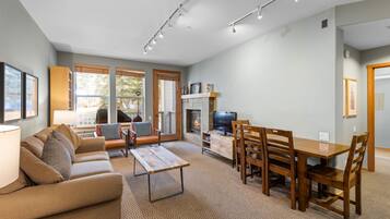 Fernseher, Kamin, DVD-Player, Tischtennisplatte