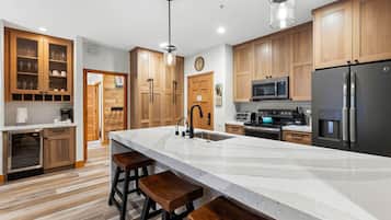 KĂŒhlschrank, Mikrowelle, Ofen, Herdplatte