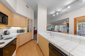 Fridge, microwave, oven, stovetop - 521 | Roomy 2BD/2BA - Kitchen, W/D, Pool + Spas (Olympic Valley)