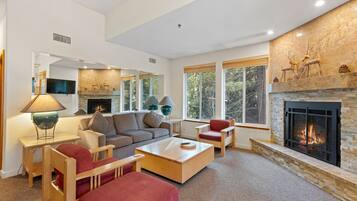 TV, peis, DVD-spiller og bordtennis