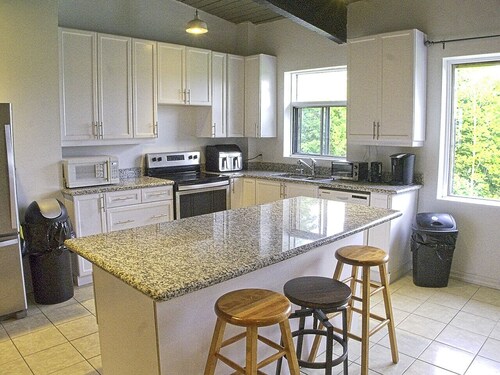 Spacious 6 Bedroom Chalet/Hot-Tub Blue Mountains