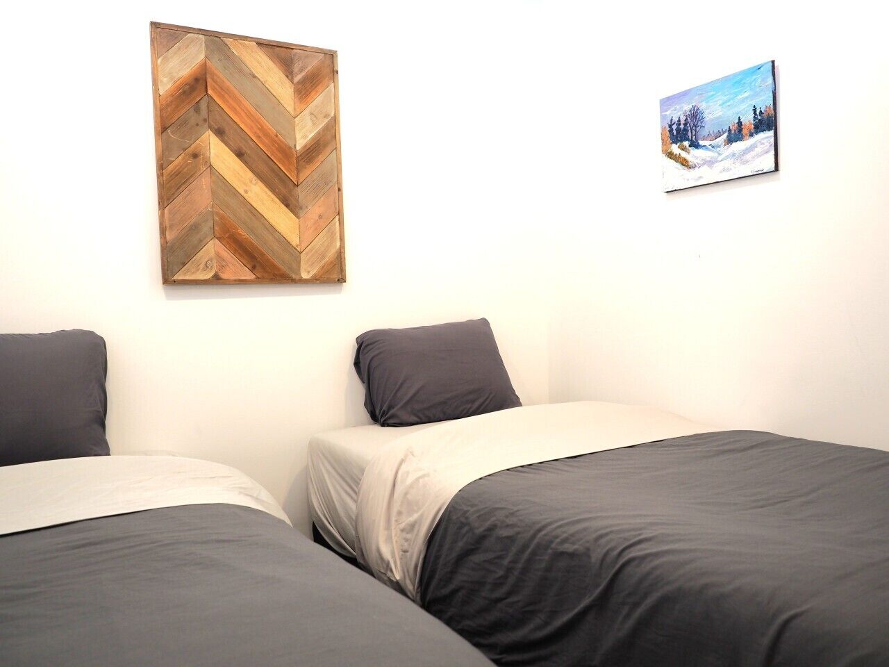 6 bedrooms, travel crib, WiFi, bed sheets