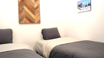 6 bedrooms, travel crib, WiFi, bed sheets