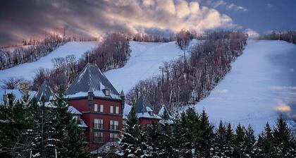 Spacious 6BR Chalet • Hot Tub • Mountain Views • Walk to Blue Mountain Village