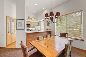 Dining - 422  | 2BD Peaceful Ski Stay w/Hot Tubs + Parking (Olympic Valley)