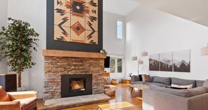 Modern/Rustic 2 Story Condo/3 Min Walk to Village