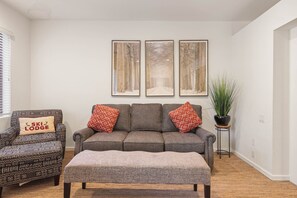 TV, DVD player, table tennis - 252  | Updated Ski Studio - Slopes & Hot Tub Soaks (Olympic Valley)