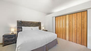 Ferros/tábuas de passar roupa, Wi-Fi de cortesia, roupa de cama
