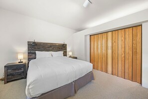 Bügeleisen/Bügelbrett, kostenloses WLAN, Bettwäsche