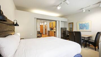 Iron/ironing board, free WiFi, bed sheets