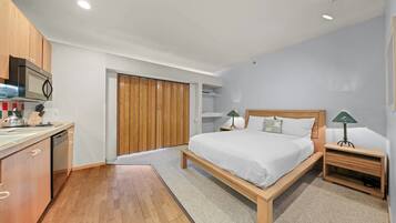 Iron/ironing board, free WiFi, bed sheets