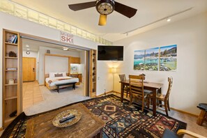 Schreibtisch, Bügeleisen/Bügelbrett, kostenloses WLAN, Bettwäsche