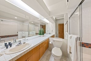 Hair dryer, towels - 232  | Chic Studio – Slopes + Hot Tubs / Sauna (Olympic Valley)