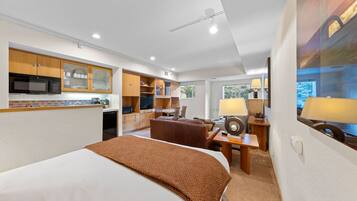 Iron/ironing board, free WiFi, bed sheets