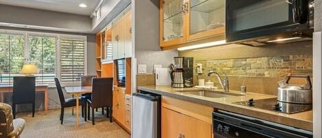 Fridge, microwave, stovetop, dishwasher