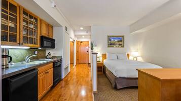 Silitysrauta/-lauta, ilmainen Wi-Fi, vuodevaatteet