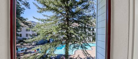 Een verwarmd zwembad