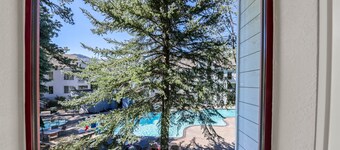 203 | Open Studio – Soak & Chill w/ Pool Views