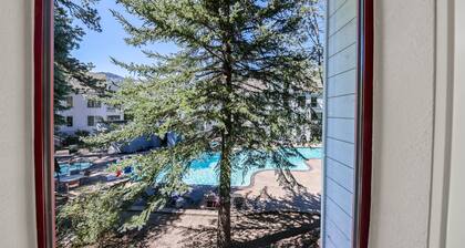 203 | Open Studio – Soak & Chill w/ Pool Views