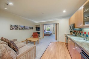 Iron/ironing board, free WiFi, bed sheets - 158 | Après Ski Studio - Gym/Tubs + Free Parking (Olympic Valley)