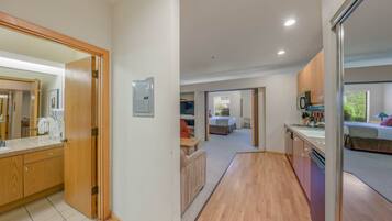 Iron/ironing board, free WiFi, bed sheets