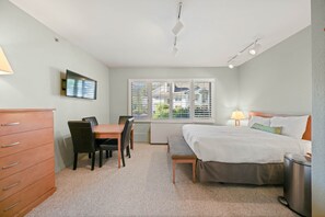 Bügeleisen/Bügelbrett, kostenloses WLAN, Bettwäsche