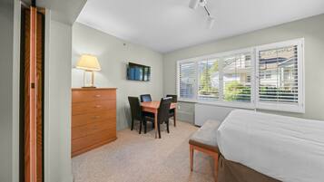 Iron/ironing board, free WiFi, bed sheets