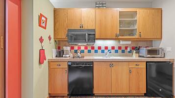 Refrigerador, microondas, parrilla de estufa y lavavajillas