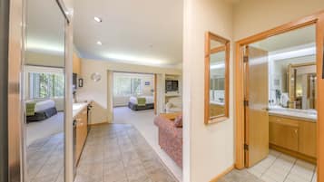 Iron/ironing board, free WiFi, bed sheets