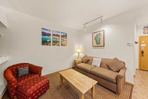 TV, DVD player, ping pong - 144 | King Studio Escape - Pool + Full Fridge, Walkable (Olympic Valley)