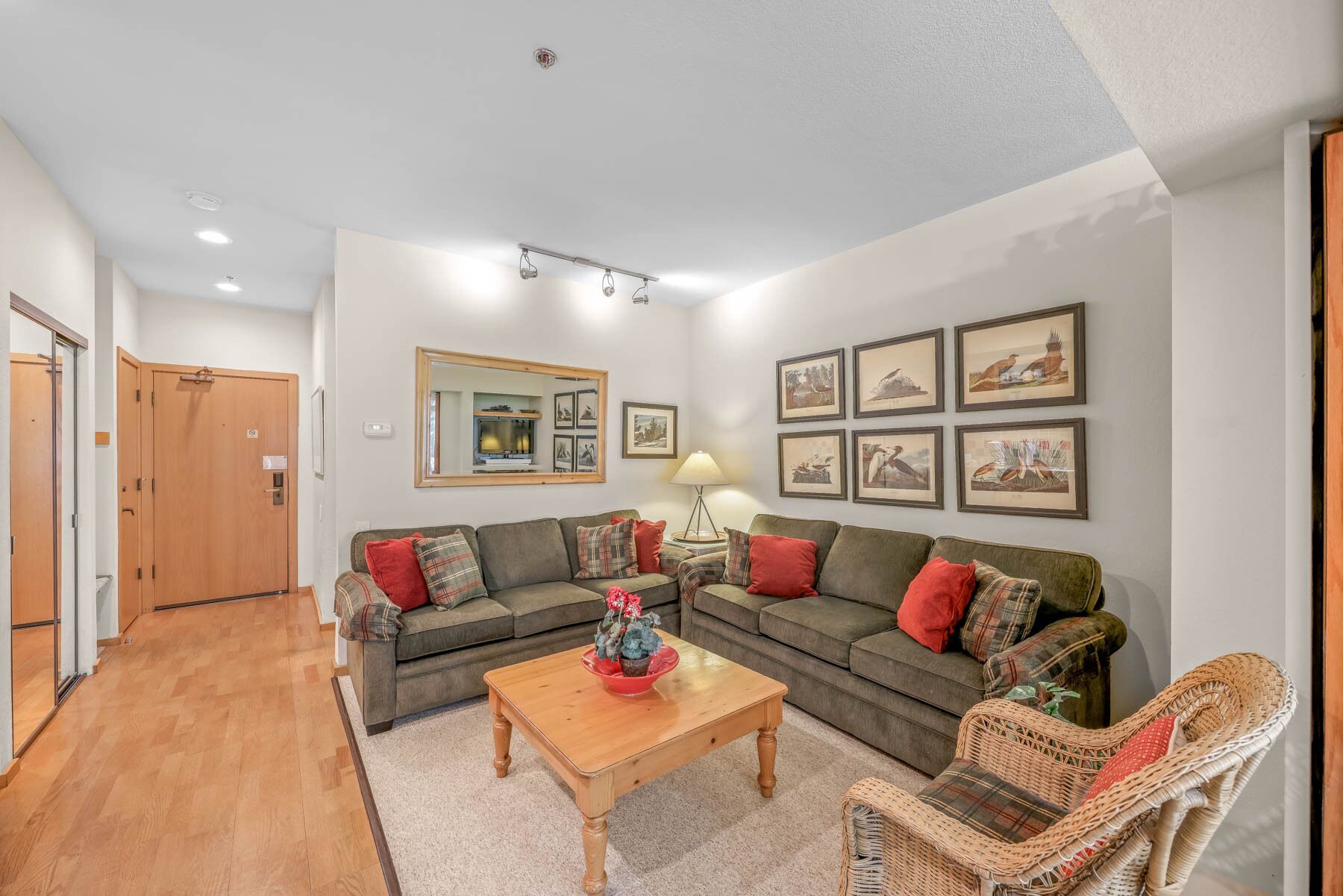 NEW LISTING!! Palisades Tahoe Lodge Studio, Ski-in/Ski-out #143
