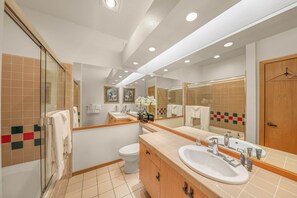 Hair dryer, towels - 143  | Relaxing Ski Studio - Parking + Hot Tubs (Olympic Valley)