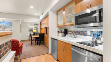 Fridge, microwave, stovetop, dishwasher