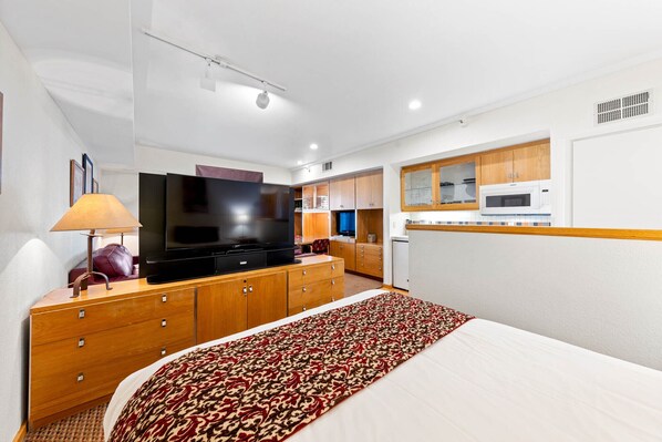 Iron/ironing board, free WiFi, bed sheets - 115 | Studio - Wa She Shu Access, Light-Filled (Olympic Valley)