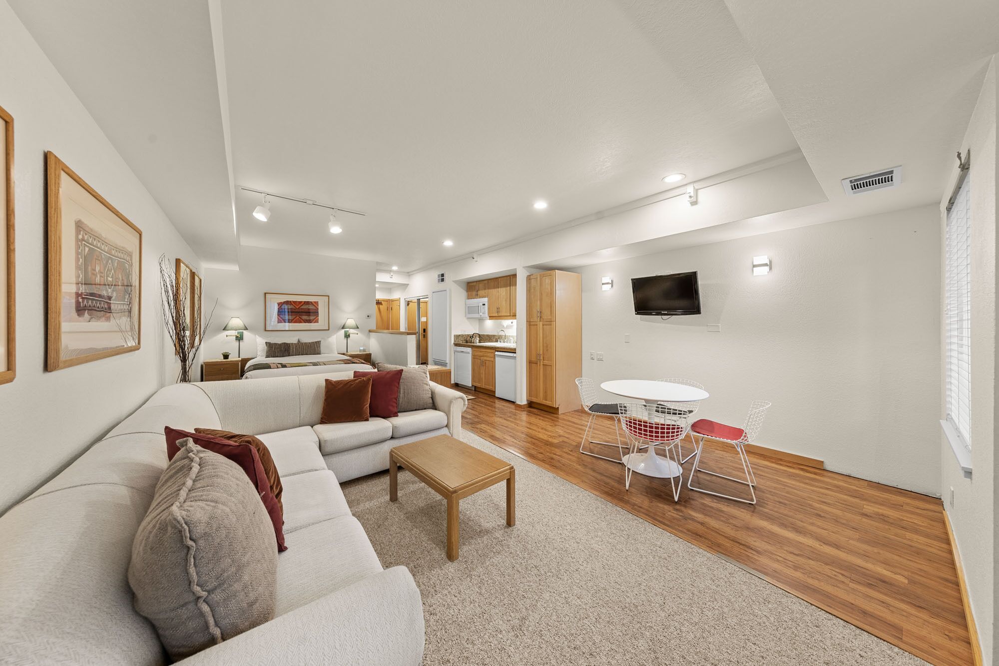 NEW LISTING!! Palisades Tahoe Lodge Studio, Ski-in/Ski-out #112
