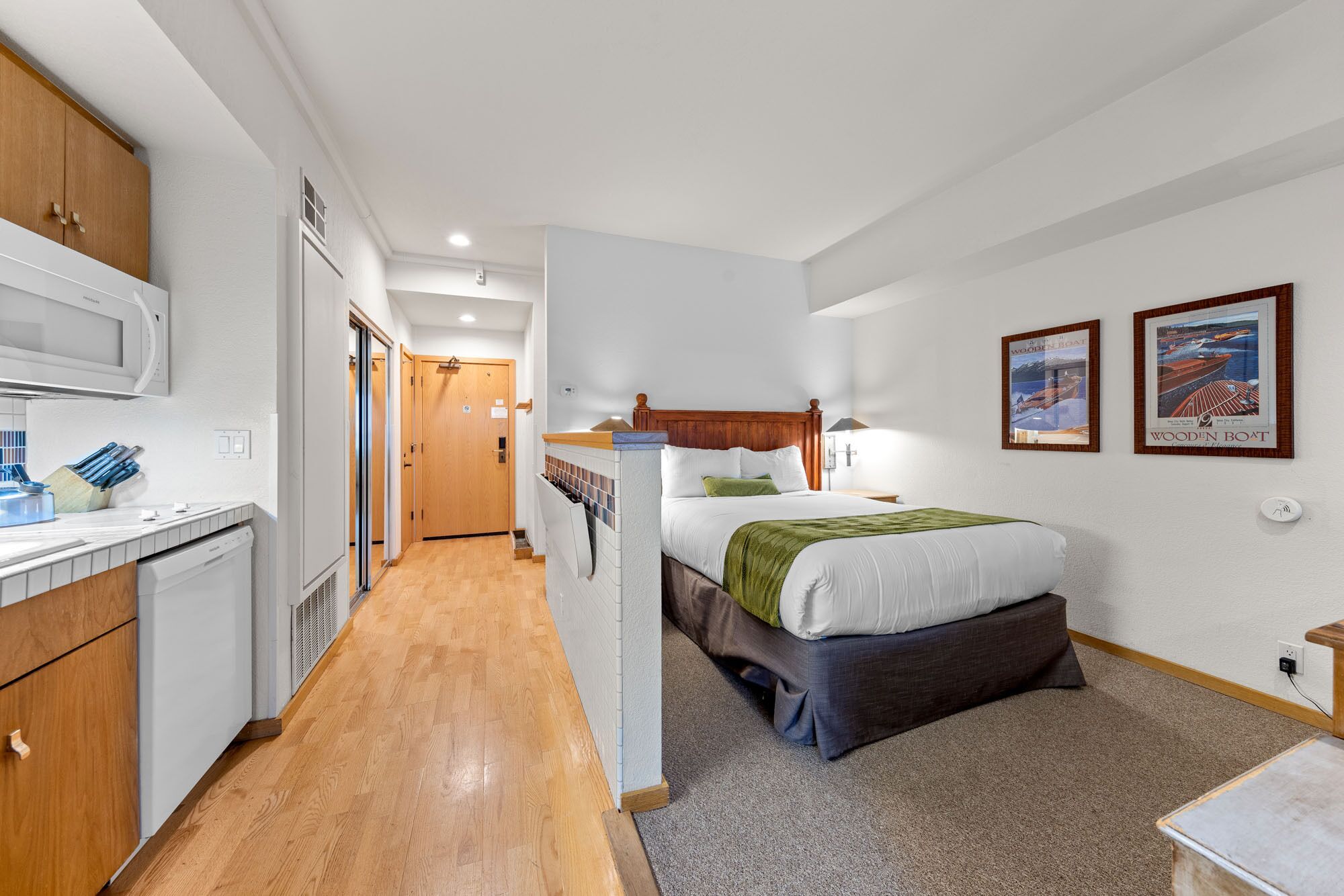 Silitysrauta/-lauta, ilmainen Wi-Fi, vuodevaatteet