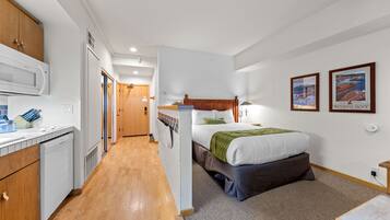 Silitysrauta/-lauta, ilmainen Wi-Fi, vuodevaatteet