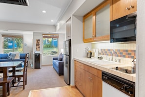 Fridge, microwave, stovetop, dishwasher