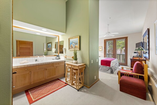 1 habitación, tabla de planchar con plancha, wifi gratis y ropa de cama