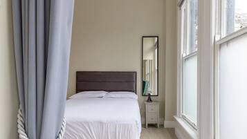Suite, 1 letto matrimoniale | Bagno | Doccia, soffione a pioggia, asciugamani