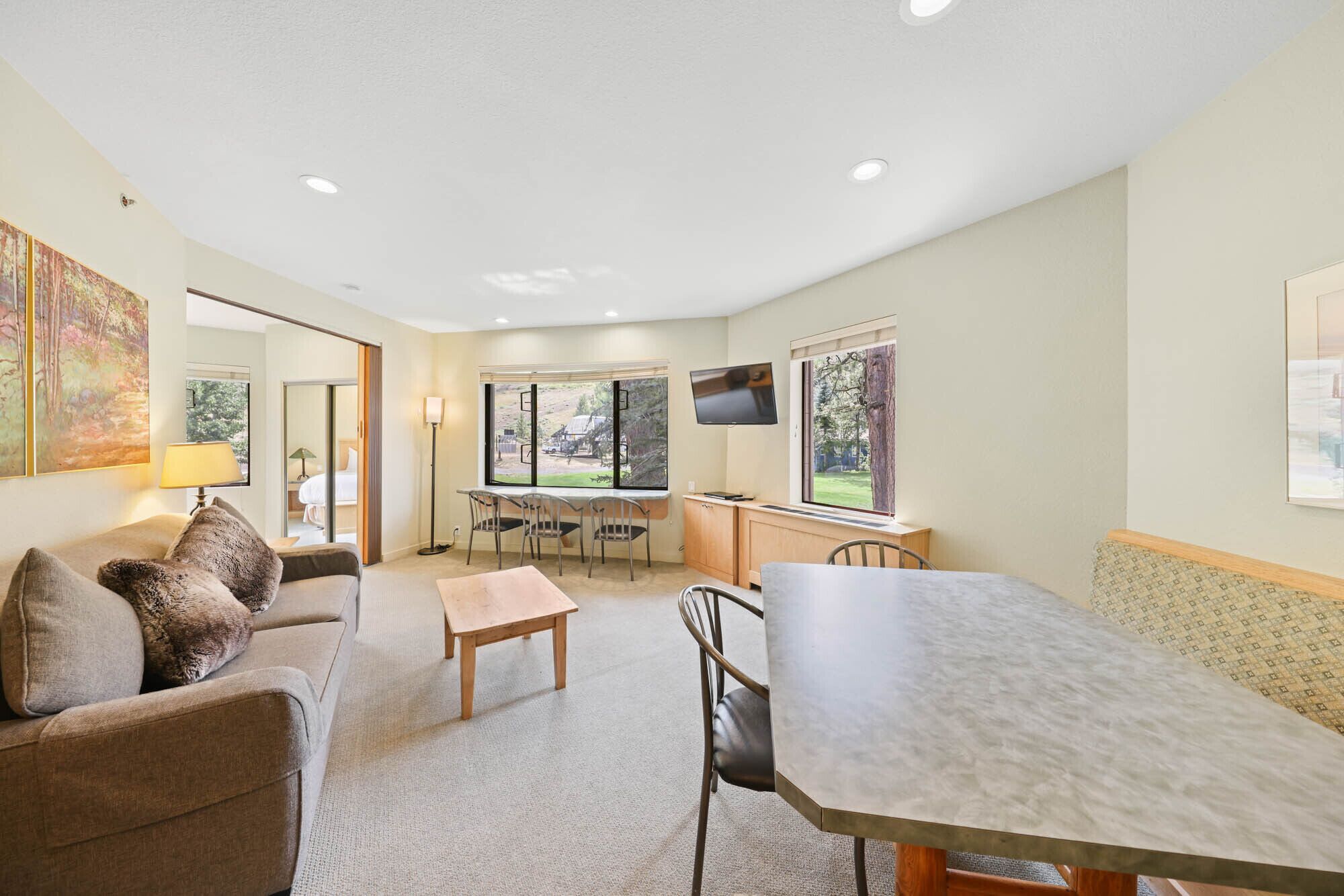 NEW LISTING!! Palisades Tahoe Lodge 1-Bedroom Ski-in/Ski-out#241