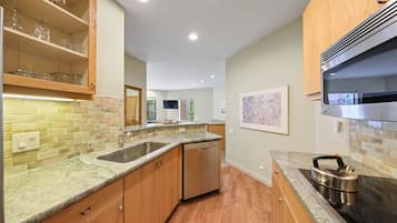 Fridge, microwave, stovetop, dishwasher