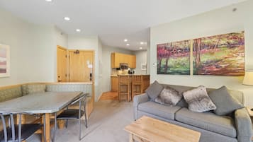 电视、DVD 播放器、乒乓球