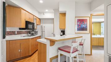 冰箱、微波炉、炉灶、洗碗机