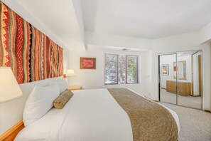 1 slaapkamer, een strijkplank/strijkijzer, gratis wifi, beddengoed